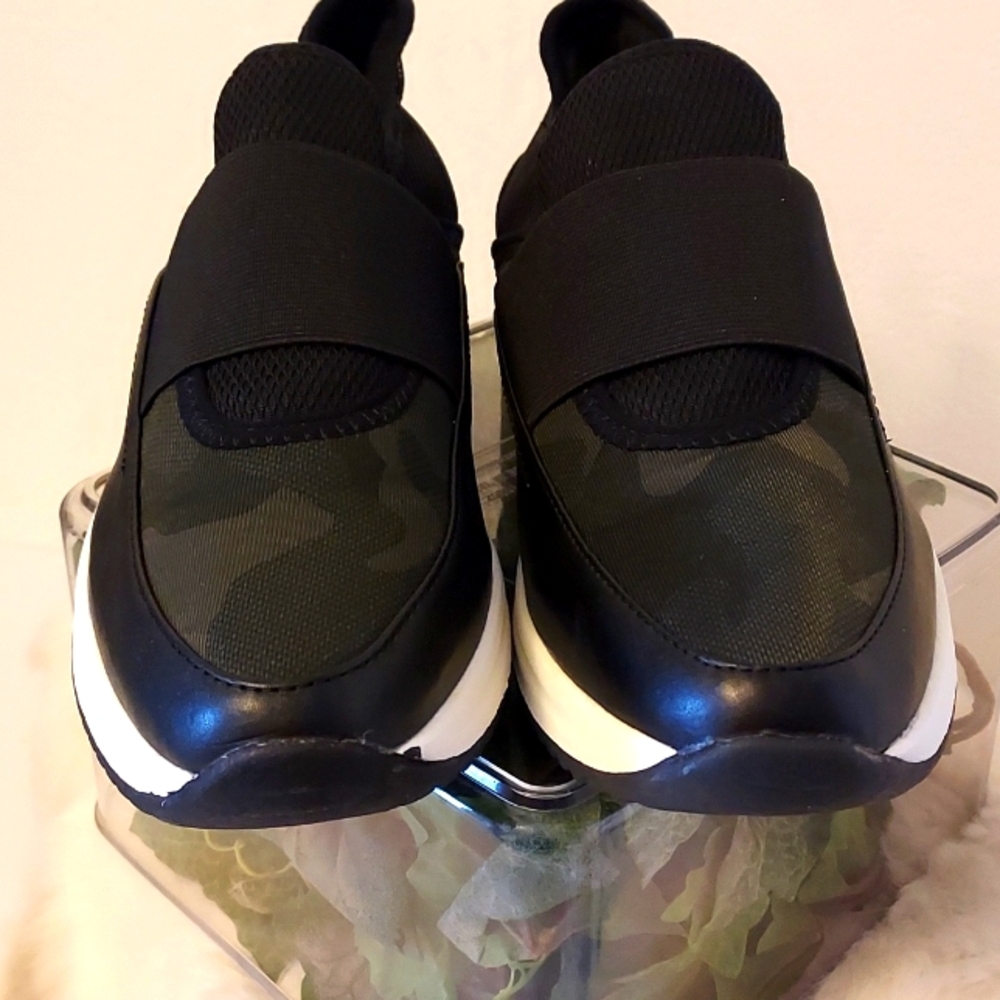Womens Anne Klein Backdoor Camouflage Low-Top Mesh Sneaker - Picture 3 of 11